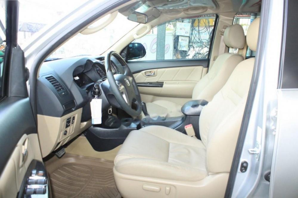 Toyota Fortuner 2.7V 2015 - Bán Toyota Fortuner 2.7V năm sản xuất 2015, màu bạc, 850 triệu