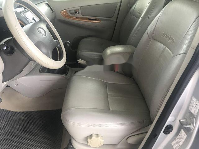 Toyota Innova 2010 - Cần bán gấp Toyota Innova năm 2010, giá chỉ 425 triệu