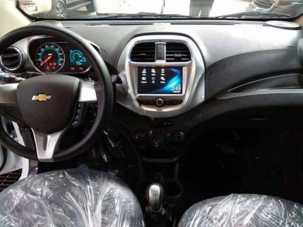 Chevrolet Spark LS 1.2 MT 2018 - Bán Chevrolet Spark LS 1.2 MT đời 2018, màu trắng
