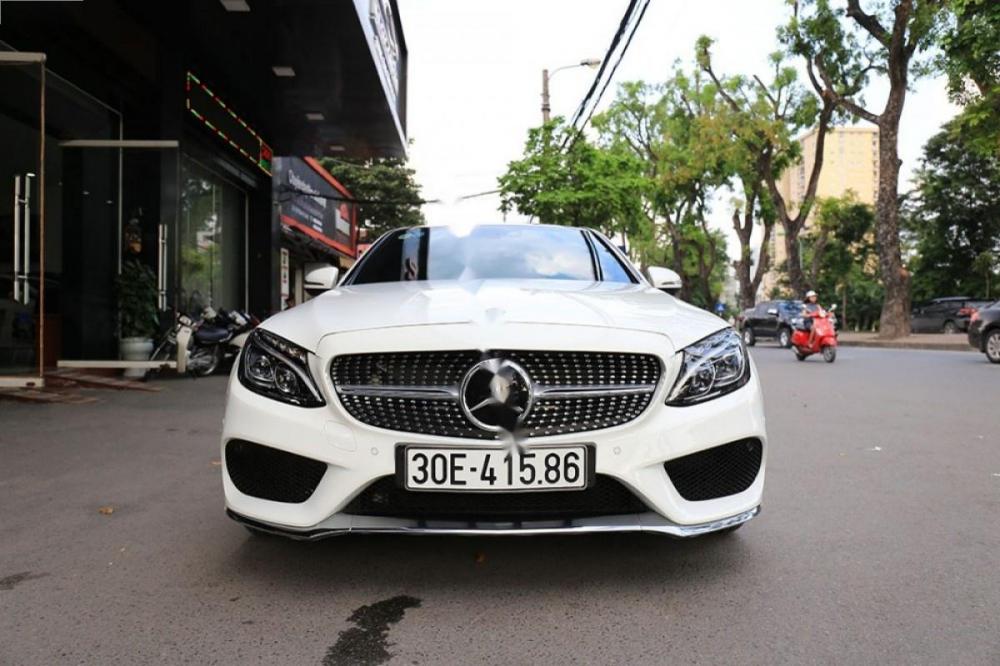 Mercedes-Benz C class   C300 AMG 2016 - Cần bán xe Mercedes C300 AMG sản xuất 2016, màu trắng