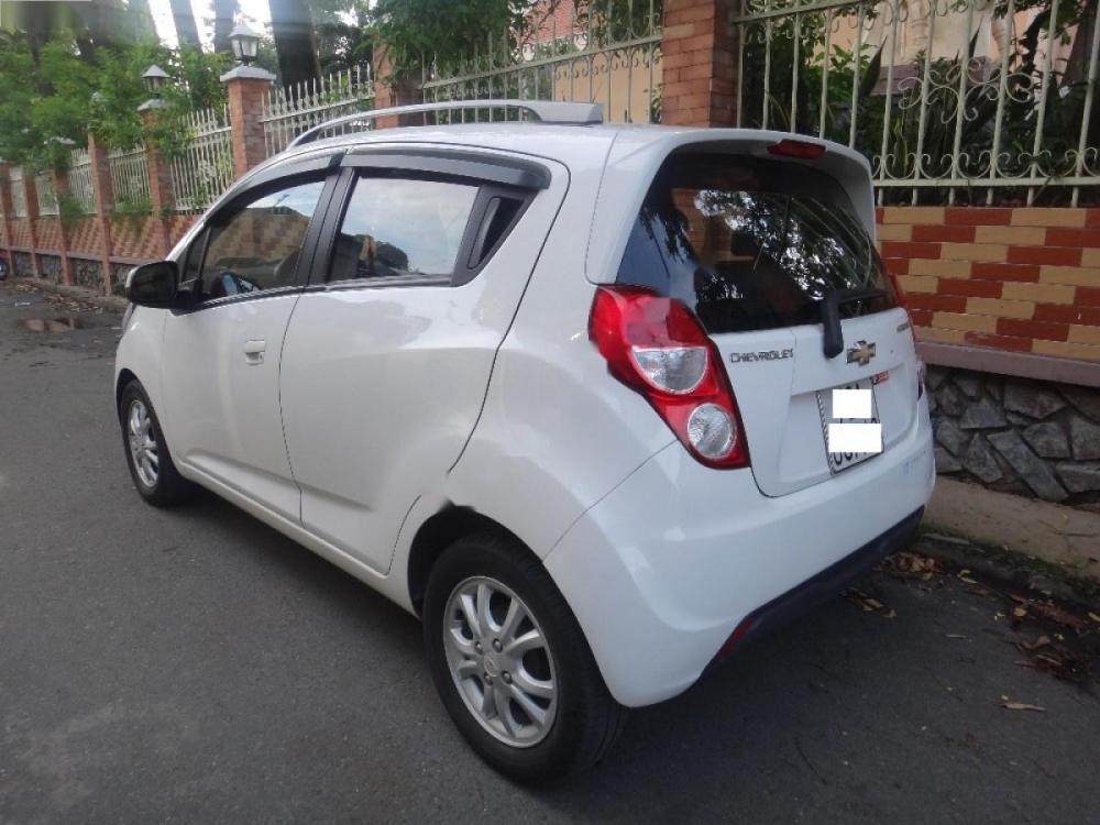 Chevrolet Spark LTZ 2013 - Cần bán lại xe Chevrolet Spark LTZ đời 2013, màu trắng