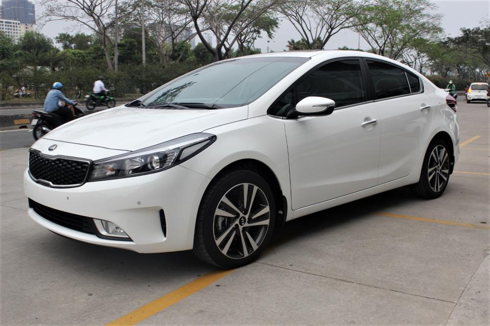 Kia Cerato 2018 - Bán Kia Cerato 1.6, máy xăng, số tự động, hỗ trợ góp 80%, giao xe ngay. LH 0938.900.433