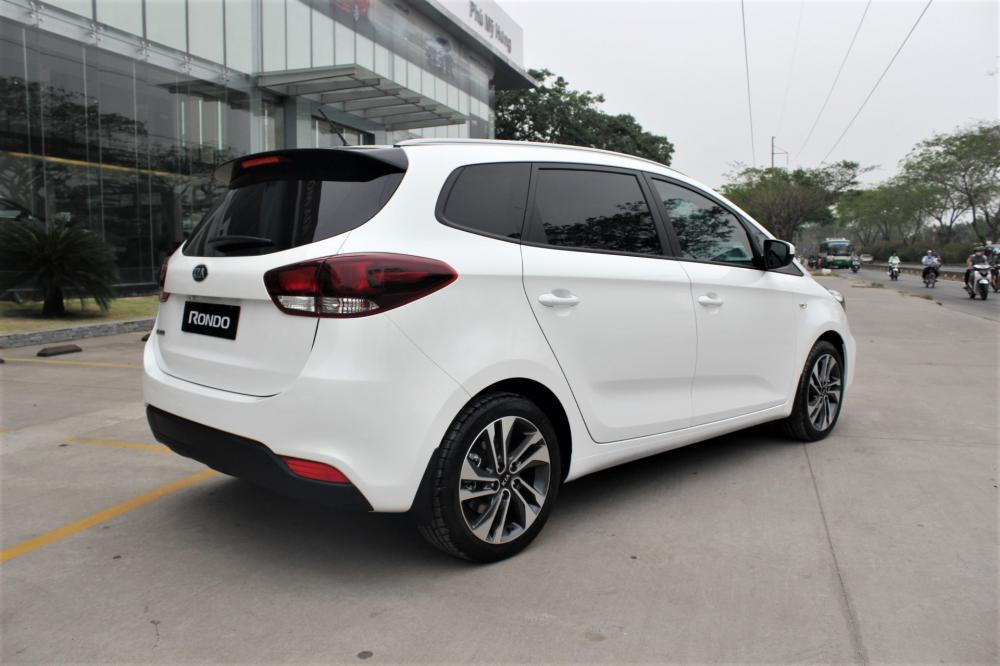 Kia Rondo GMT 2018 - Bán Kia Rondo 2.0 máy xăng, số sàn, đời 2018, LH: 0938.900.433