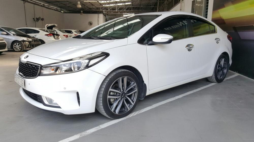 Kia Cerato AT 1.6 2018 - Bán Kia Cerato AT 1.6 2018, màu trắng, giá chỉ 589 triệu