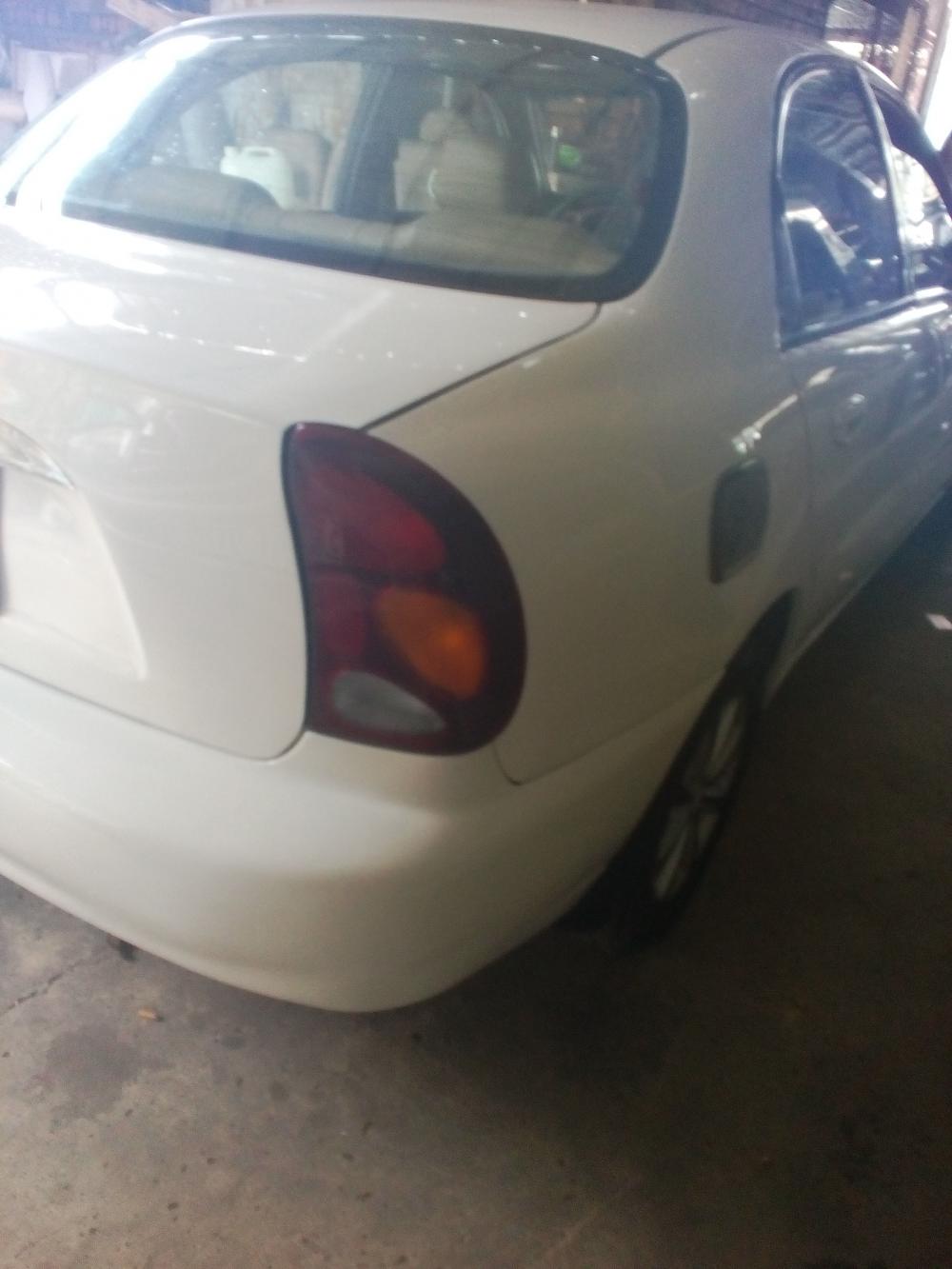 Daewoo Lanos 2003 - Cần bán lại xe Daewoo Lanos sx đời 2003, màu trắng xe gia đình, giá tốt 125tr