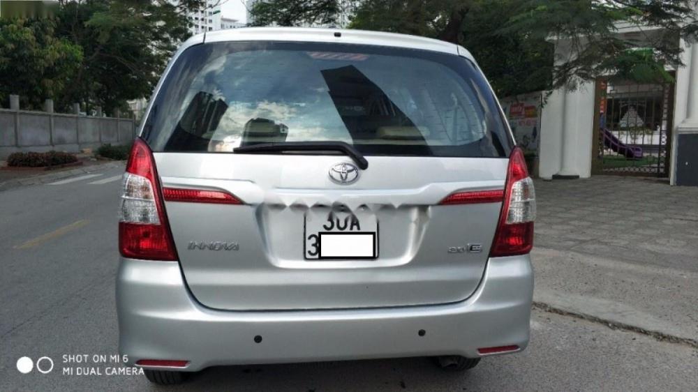 Toyota Innova 2.0 MT 2014 - Cần bán gấp Toyota Innova 2.0 MT năm sản xuất 2014, màu bạc, nhập khẩu nguyên chiếc chính chủ, 550tr