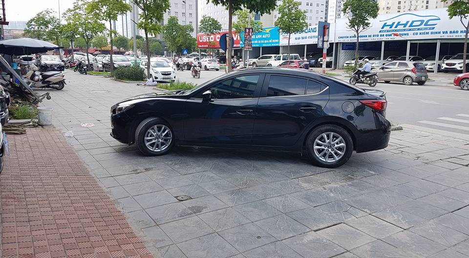 Mazda 3 1.5AT 2017 - Bán xe Mazda 3 1.5AT 2017, màu đen