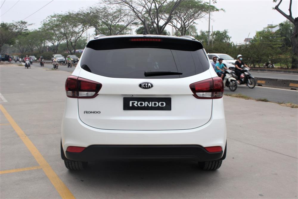 Kia Rondo GMT 2018 - Bán Kia Rondo 2.0 máy xăng, số sàn, đời 2018, LH: 0938.900.433