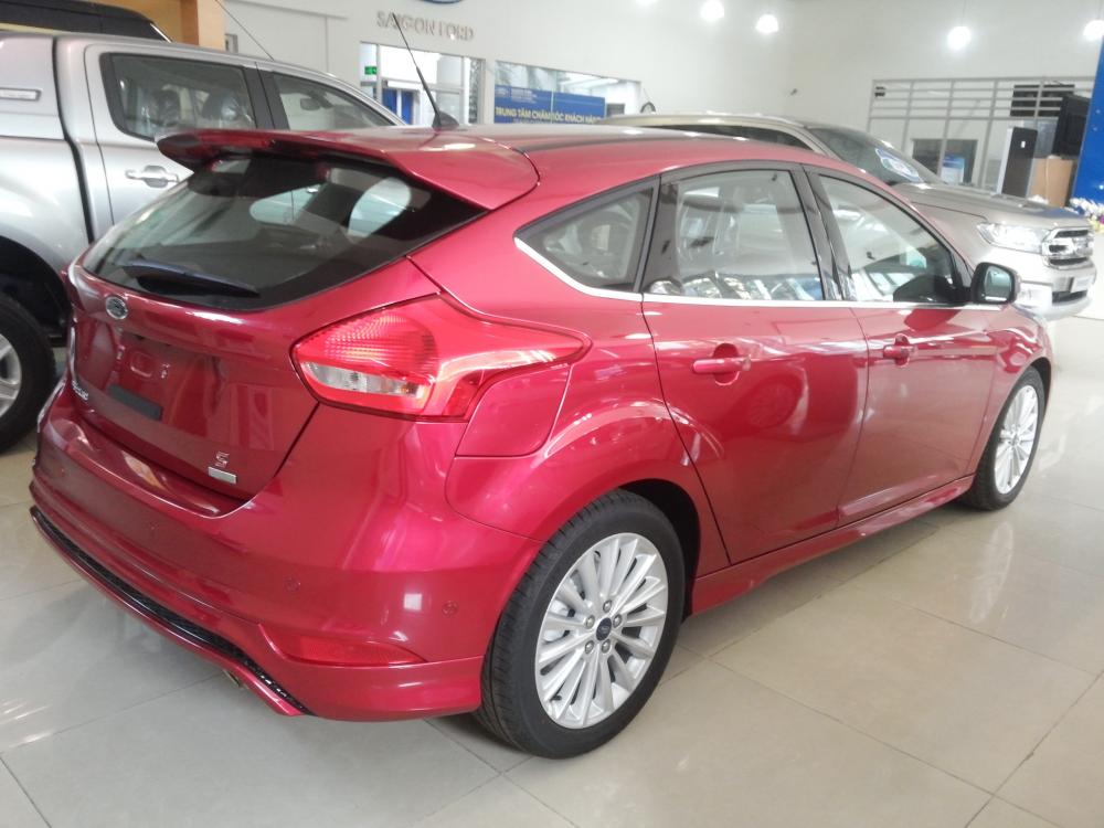 Ford Focus 2018 - Bán Ford Focus Hạng C đời 2018, màu đỏ, giá 600tr