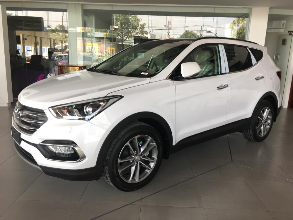 Hyundai Santa Fe 2.2L 4WD 2018 - Bán Hyundai Santa Fe 2.2L 4WD full dầu 2018, màu trắng giao ngay