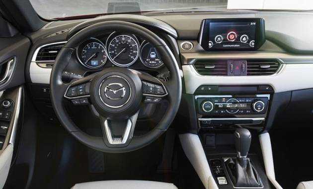 Mazda 6 2.0 Premium 2018 - Bán Mazda 6 Premium, ưu đãi cực khủng, giá tốt hỗ trợ nhiệt tình, LH 0975599318