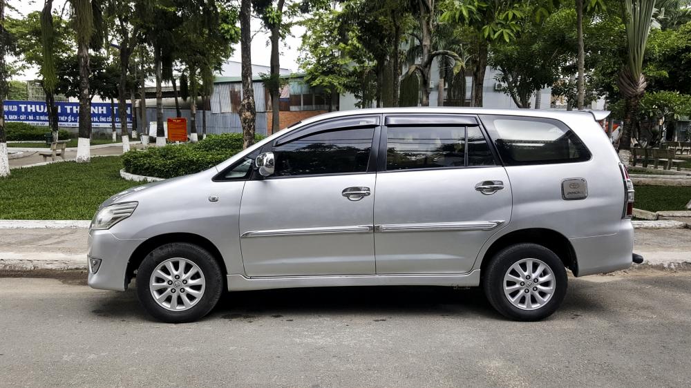 Toyota Innova 2012 - Bán Toyota Innova 2012, màu bạc