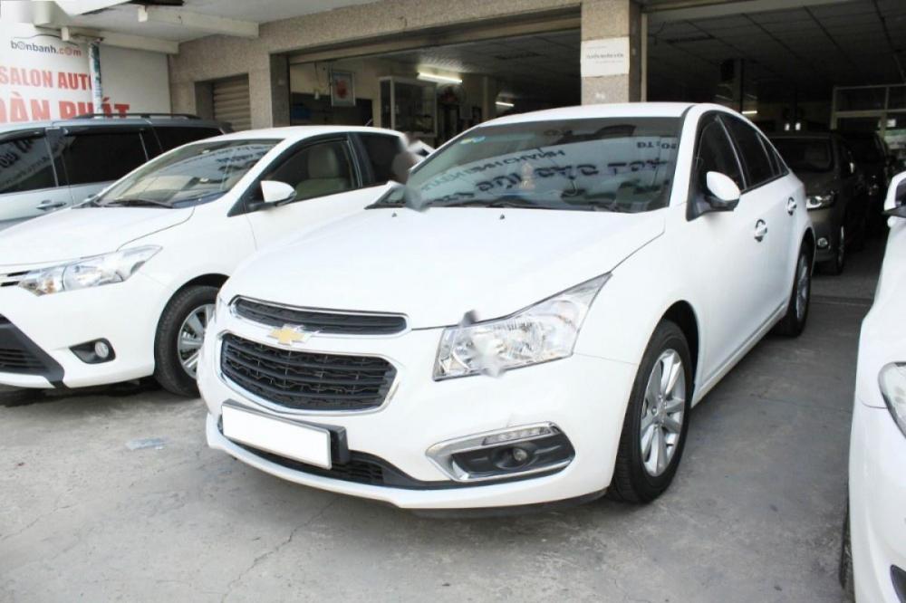 Chevrolet Cruze LT 1.6 MT 2016 - Bán Chevrolet Cruze LT 1.6 MT đời 2016, màu trắng còn mới