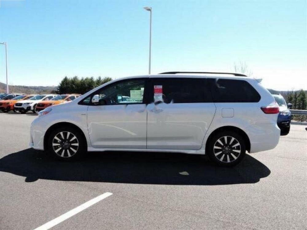 Toyota Sienna 3.5 Limited 2018 - Cần bán xe Toyota Sienna 3.5 Limited đời 2018, màu trắng, nhập khẩu nguyên chiếc