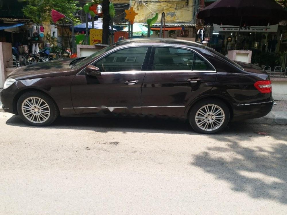 Mercedes-Benz E class 2011 - Cần bán gấp Mercedes đời 2011, màu nâu chính chủ