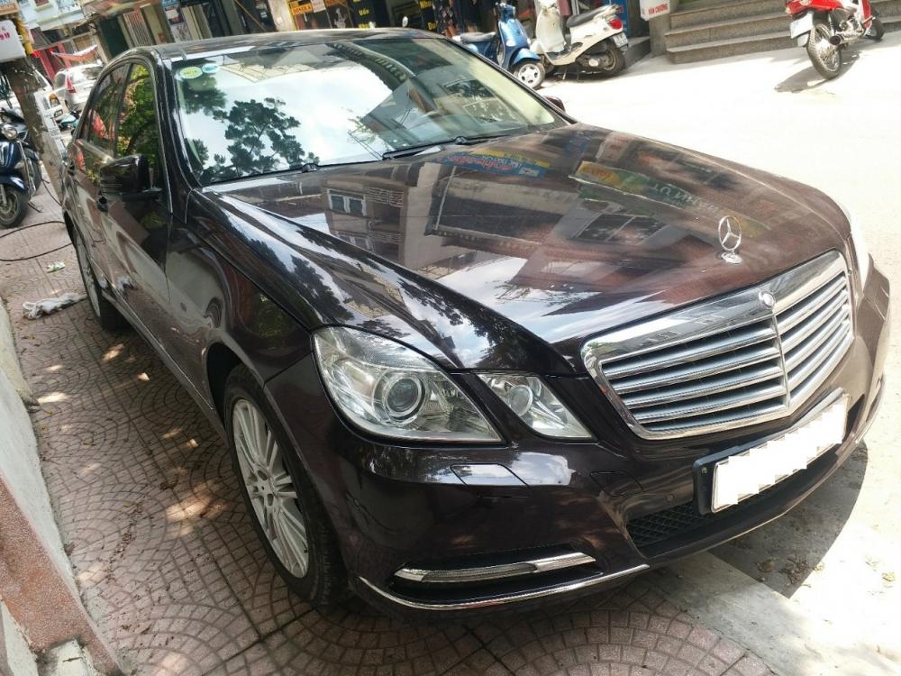 Mercedes-Benz E class 300 2011 - Mercedes E300 sản xuất 2011 đăng ký 2012 màu nâu cà phê, biển Hà Nội