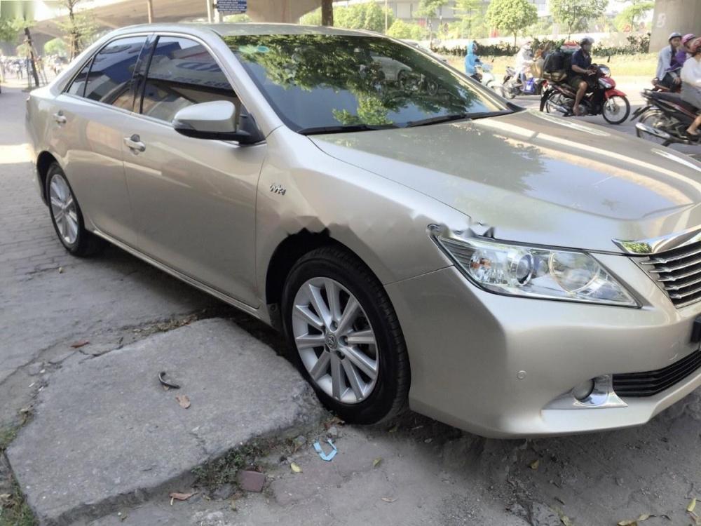 Toyota Camry 2.5G 2014 - Bán Toyota Camry 2.5G 2014 như mới, giá chỉ 819 triệu