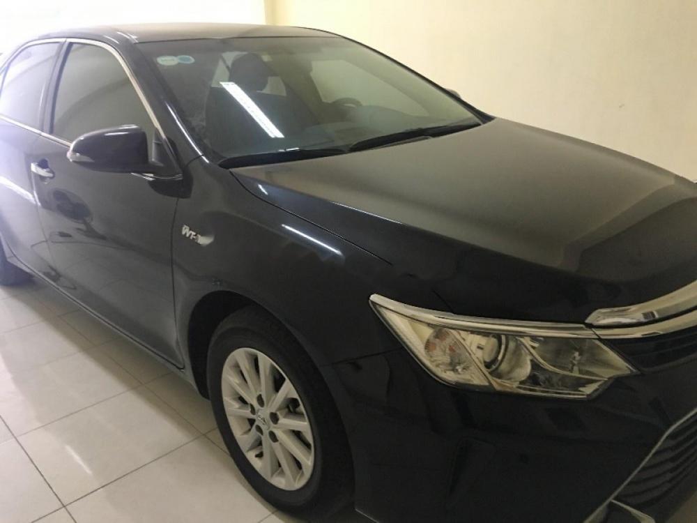 Toyota Camry 2.0E 2016 - Bán Toyota Camry 2.0E 2016, màu đen như mới, giá 895tr