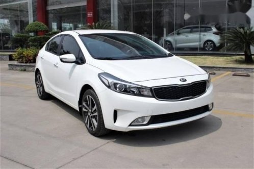 Kia Cerato AT 1.6 2018 - Bán Kia Cerato AT 1.6 2018, màu trắng, giá chỉ 589 triệu