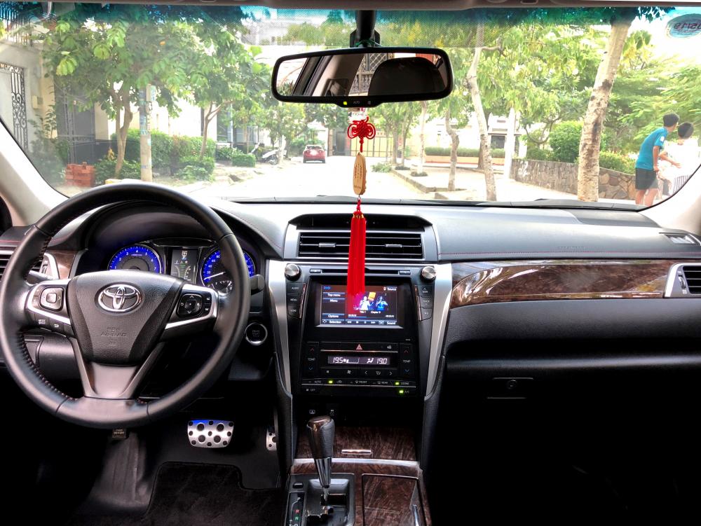 Toyota Camry 2.5 Q 2015 - Bán Camry 2.5Q 2015 một chủ mua mới, đi 26000 km