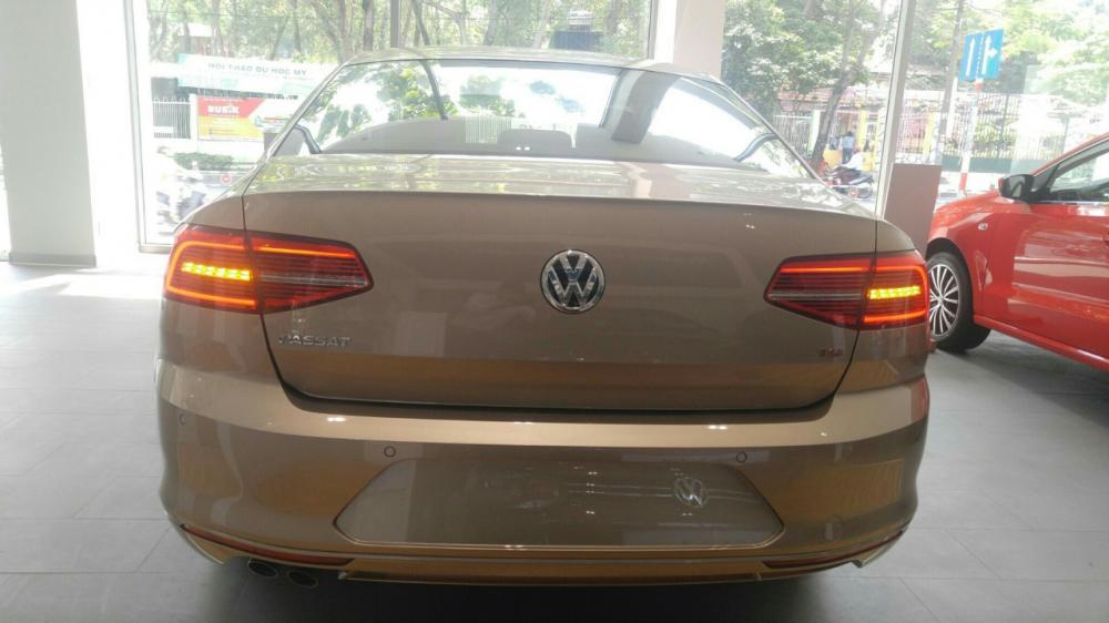 Volkswagen Passat GP 2018 - Bán Volkswagen Passat GP mới giá cạnh tranh, trả trước chỉ 300tr - 090.364.3659