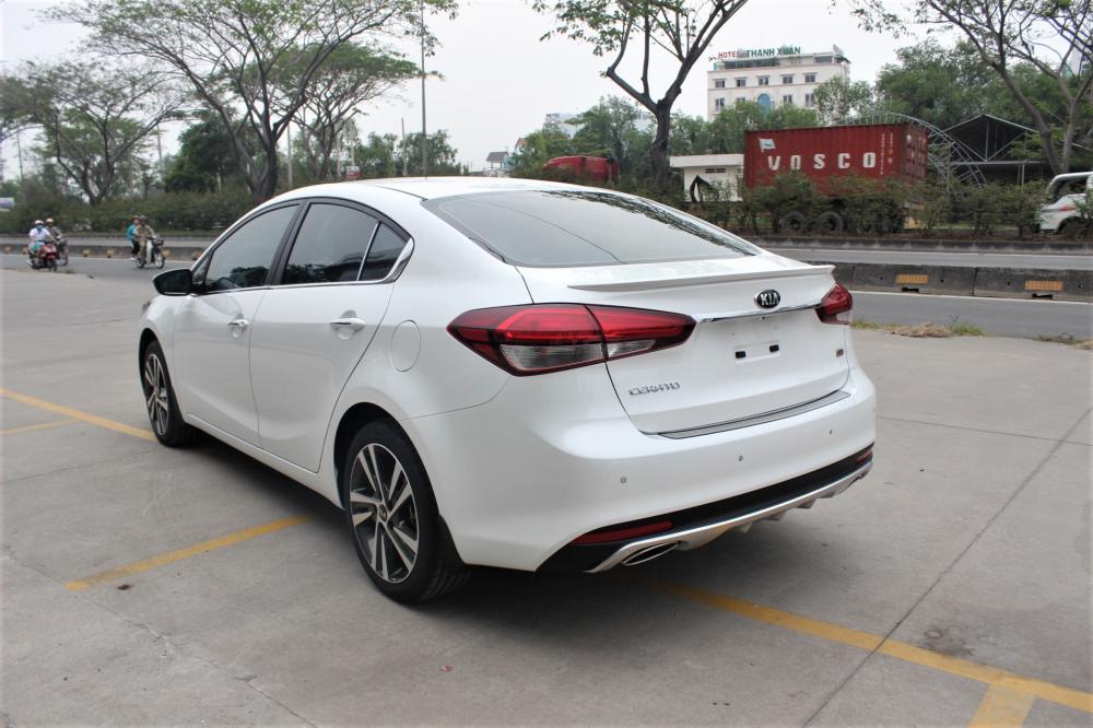 Kia Cerato 2018 - Bán Kia Cerato 1.6, máy xăng, số tự động, hỗ trợ góp 80%, giao xe ngay. LH 0938.900.433