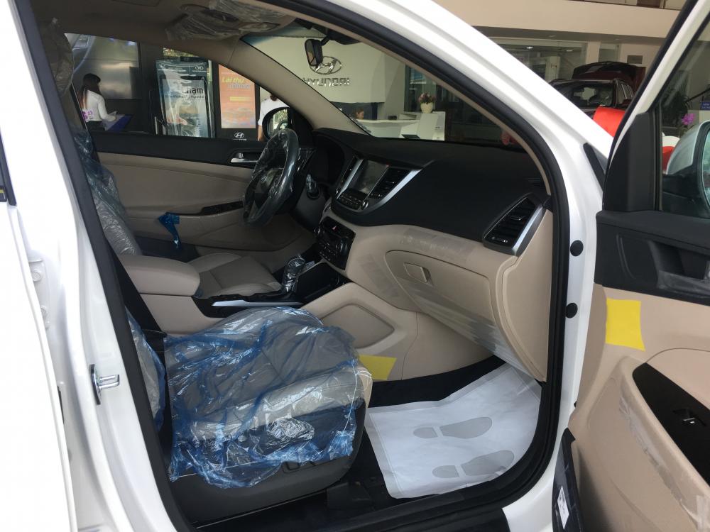 Hyundai Tucson 2.0 full xăng 2018 - Bán xe Hyundai Tucson 2.0 full xăng năm 2018, màu trắng, giá 840tr