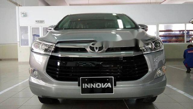 Toyota Innova 2018 - Bán Toyota Innova 2018, màu bạc