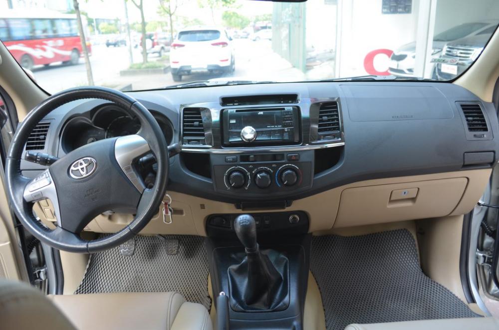 Toyota Fortuner 2.5G  MT 2015 - Cần bán xe Toyota Fortuner 2.5G MT đời 2015, màu bạc