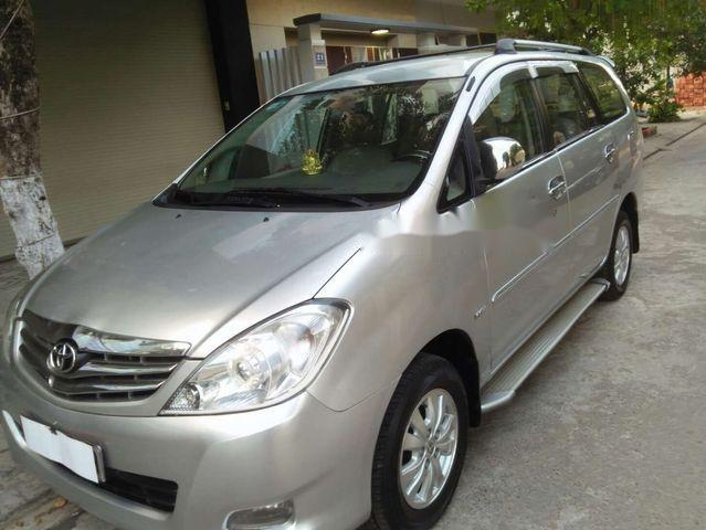 Toyota Innova 2010 - Bán Toyota Innova 2010, màu bạc giá cạnh tranh