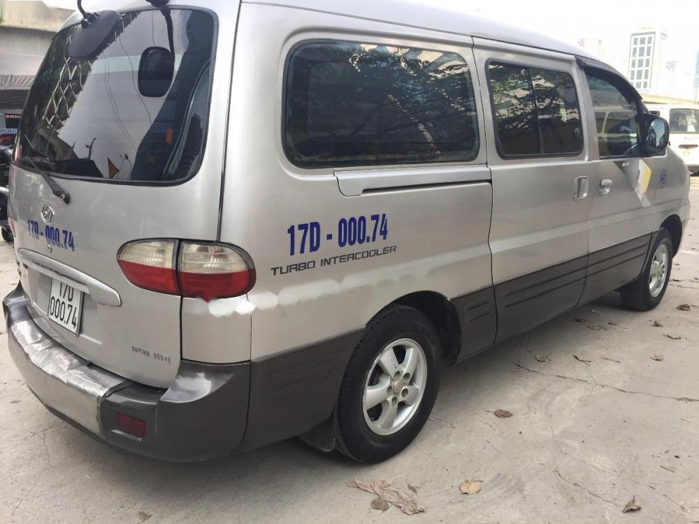 Hyundai Starex 2004 - Bán Hyundai Starex sản xuất 2004, màu bạc, xe nhập