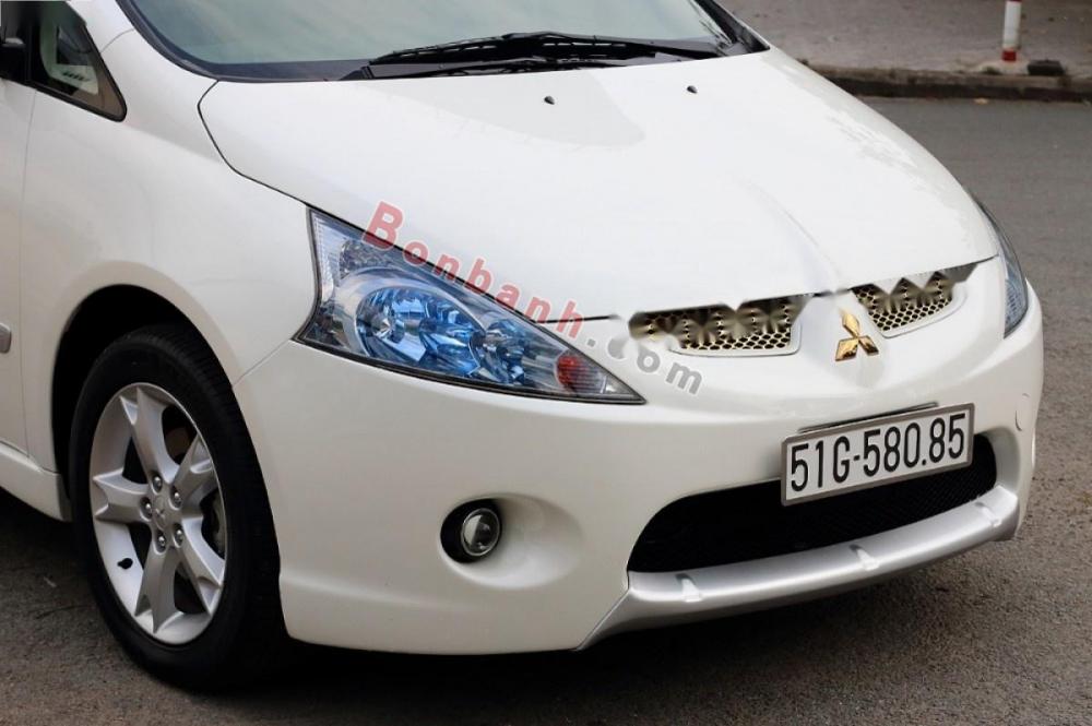 Mitsubishi Grandis 2.4 AT 2011 - Cần bán xe Mitsubishi Grandis 2.4 AT đời 2011, màu trắng xe gia đình