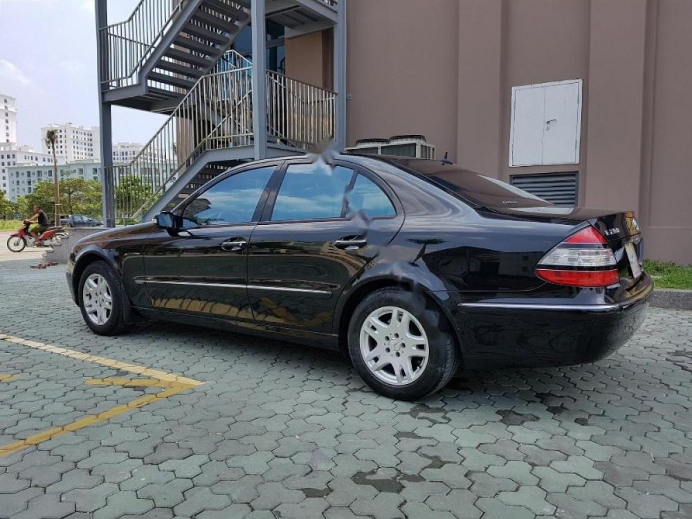 Mercedes-Benz E class 2005 - Bán ô tô Mercedes sản xuất năm 2005, màu đen, xe nhập giá cạnh tranh