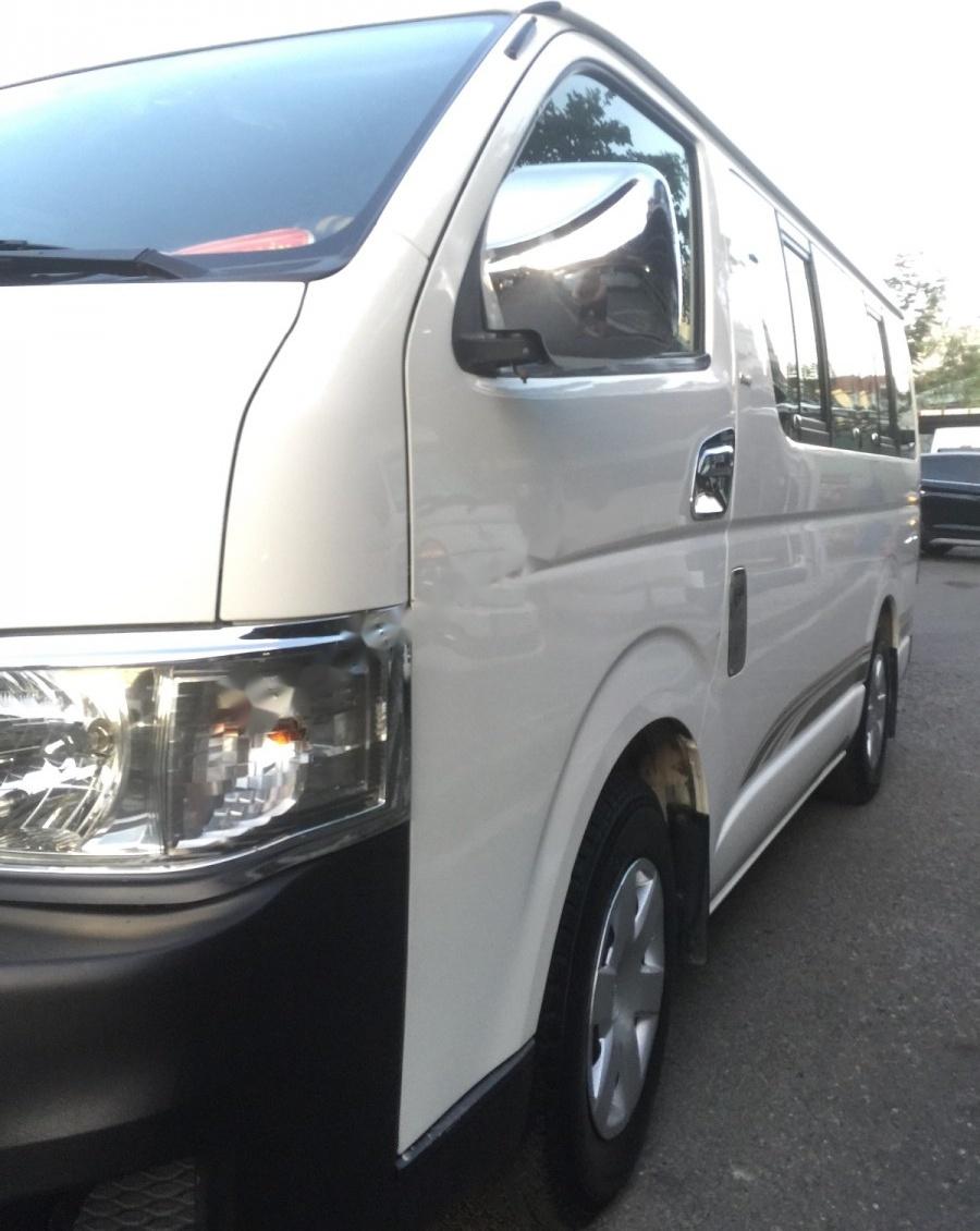 Toyota Hiace 2011 - Bán Toyota Hiace sản xuất 2011, màu trắng