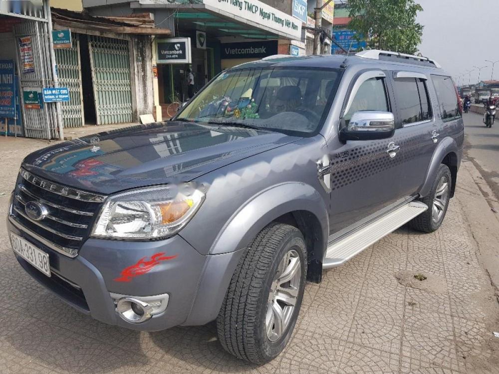 Ford Everest 2.5L 4x2 AT 2010 - Cần bán gấp Ford Everest 2.5L 4x2 AT năm sản xuất 2010, màu xám xe gia đình