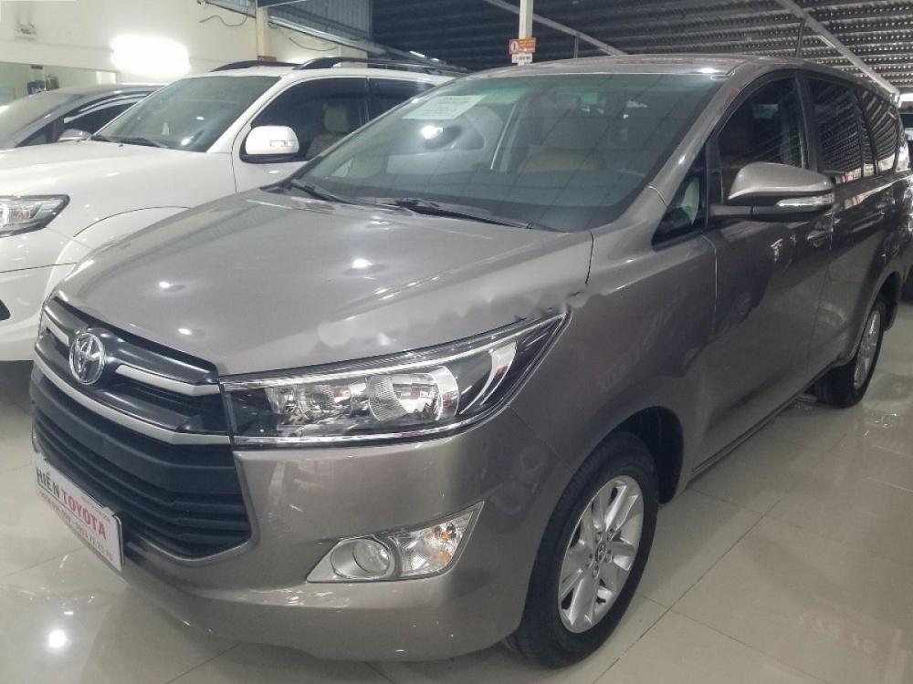 Toyota Innova 2.0E 2017 - Bán Toyota Innova 2.0E sản xuất 2017 xe gia đình giá cạnh tranh