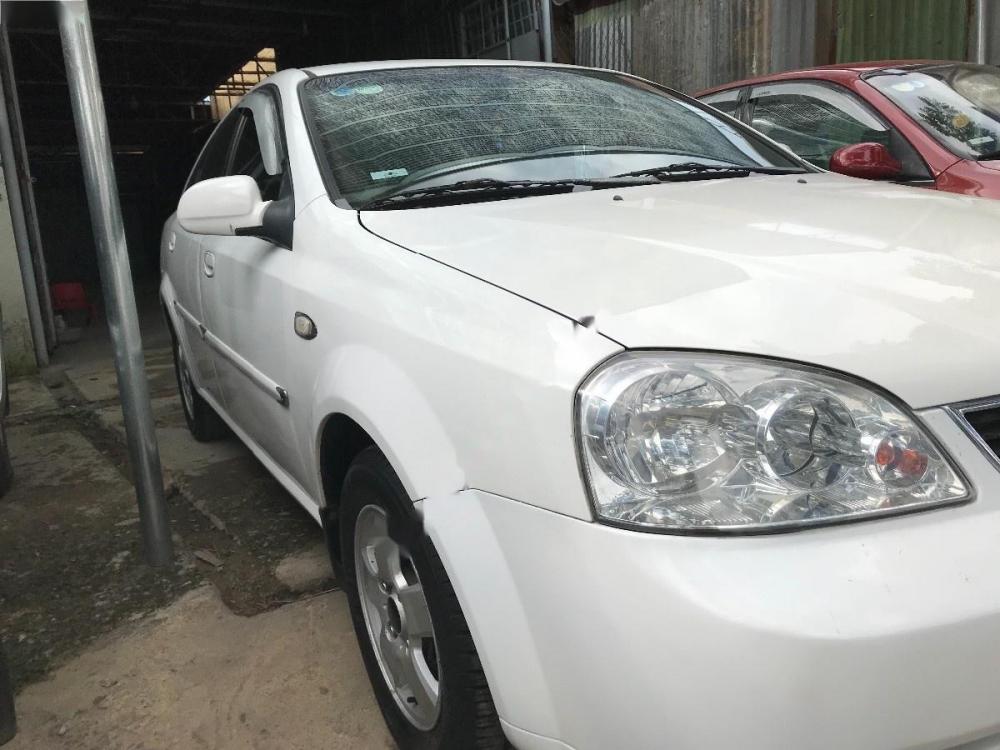 Daewoo Lacetti 2004 - Cần bán xe Daewoo Lacetti năm 2004, màu trắng, giá tốt