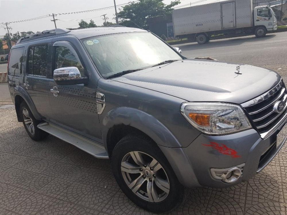 Ford Everest 2.5L 4x2 AT 2010 - Cần bán gấp Ford Everest 2.5L 4x2 AT năm sản xuất 2010, màu xám xe gia đình