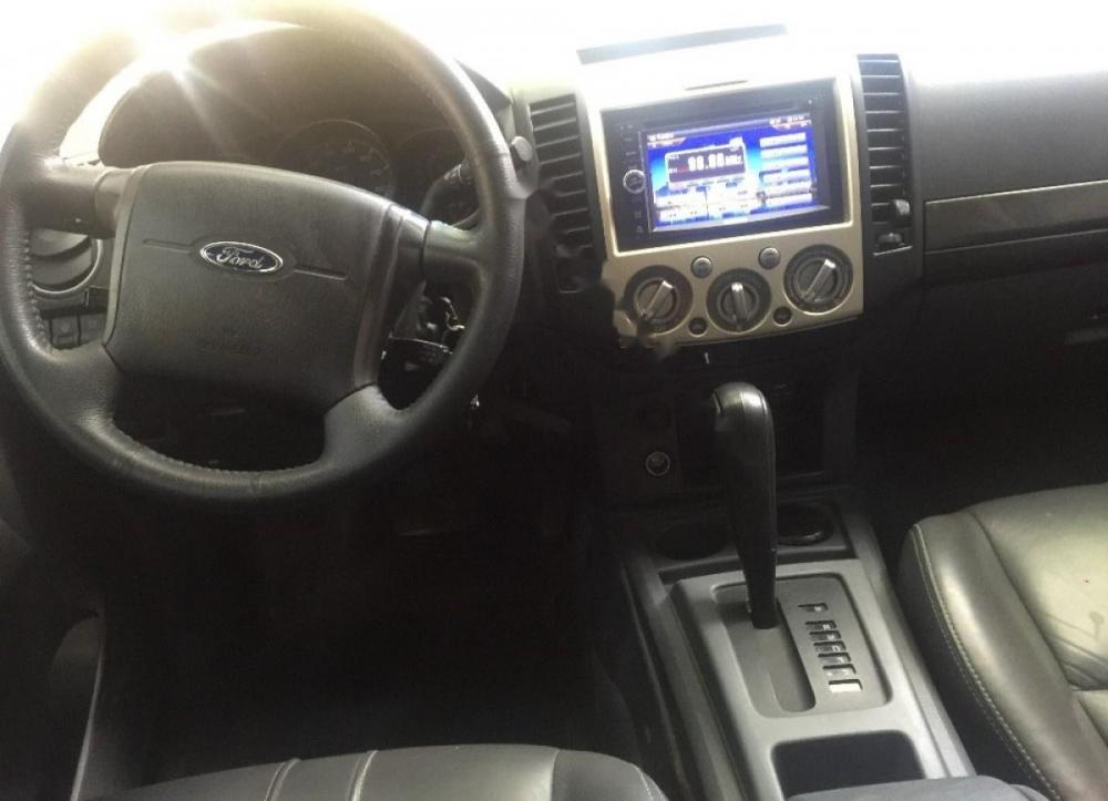 Ford Everest 2.5L 4x2 AT 2013 - Cần bán gấp Ford Everest 2.5L 4x2 AT 2013, màu trắng, 675 triệu