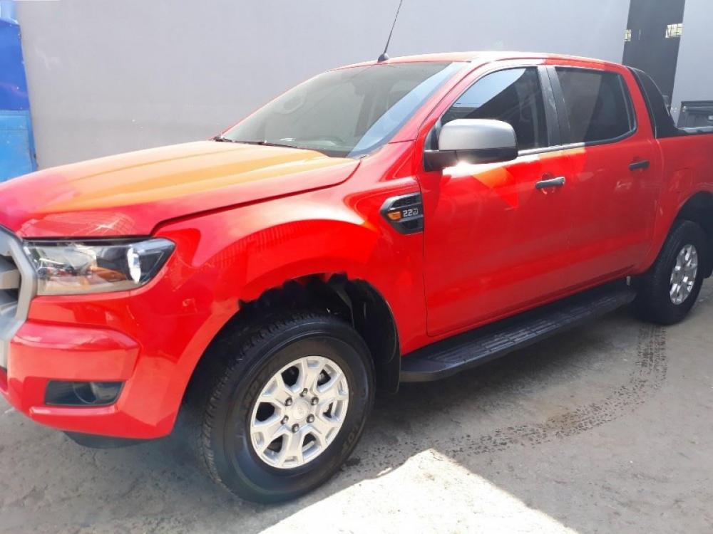 Ford Ranger XLS MT 2017 - Cần bán gấp Ford Ranger XLS MT đời 2017, màu đỏ, nhập khẩu nguyên chiếc, giá tốt