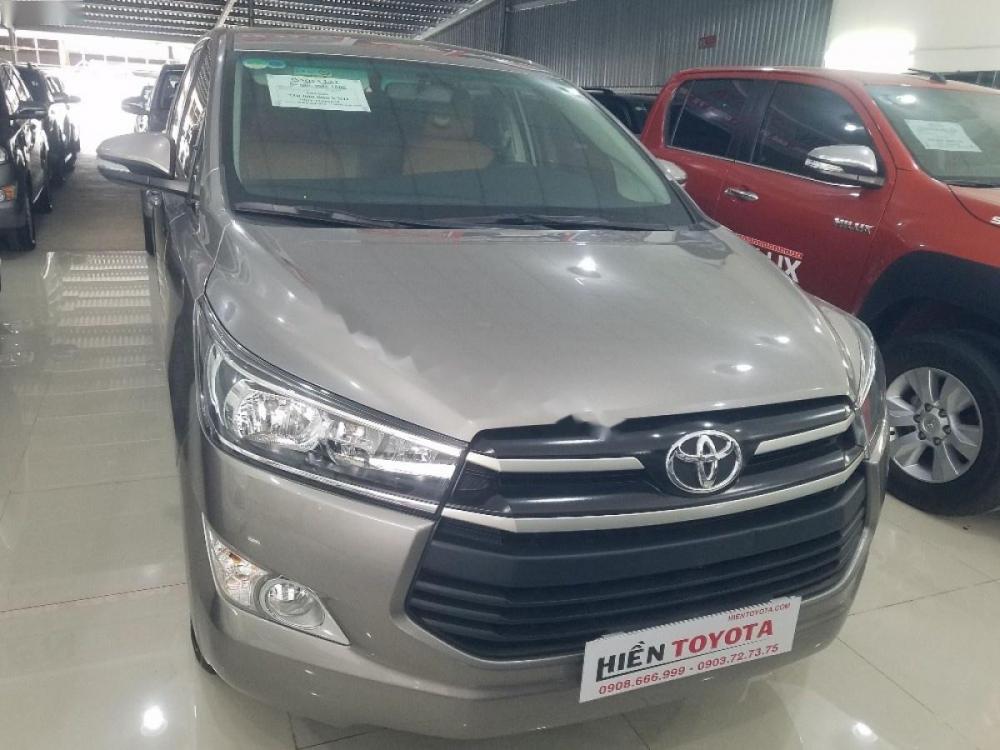 Toyota Innova 2.0E 2017 - Bán Toyota Innova 2.0E sản xuất 2017 xe gia đình giá cạnh tranh