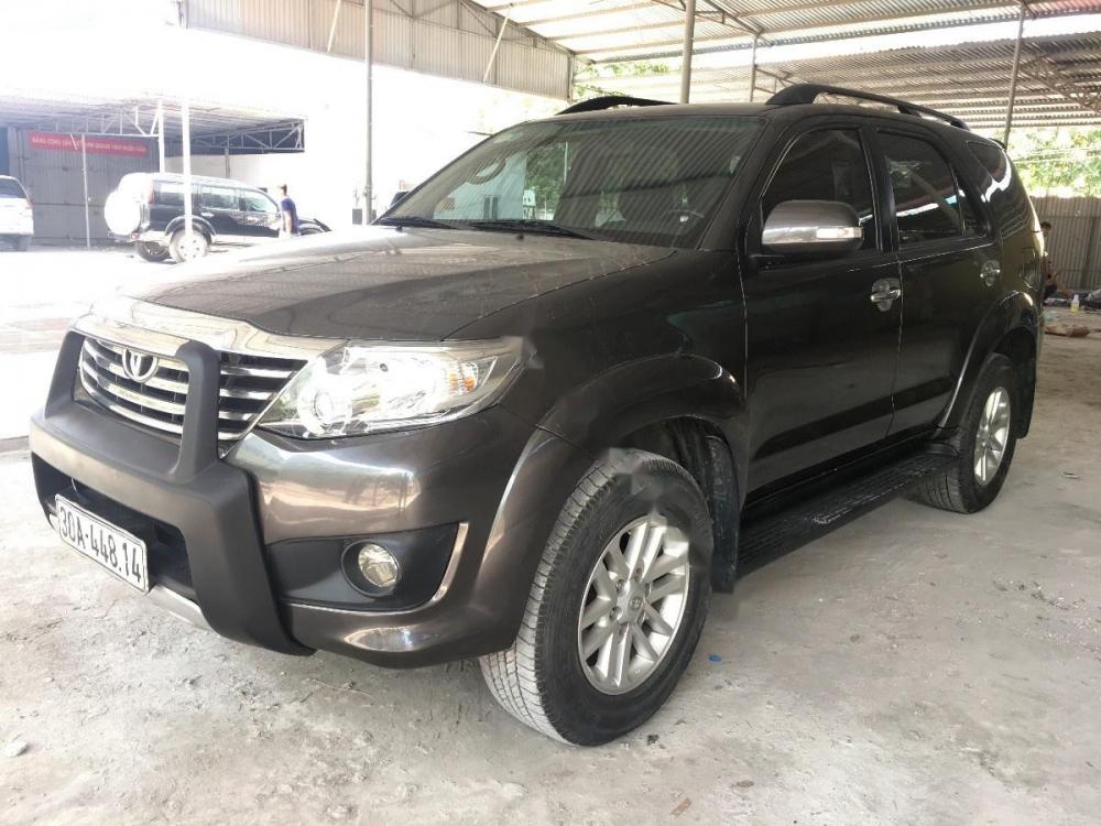 Toyota Fortuner V 2014 - Cần bán gấp Toyota Fortuner V đời 2014, màu đen như mới