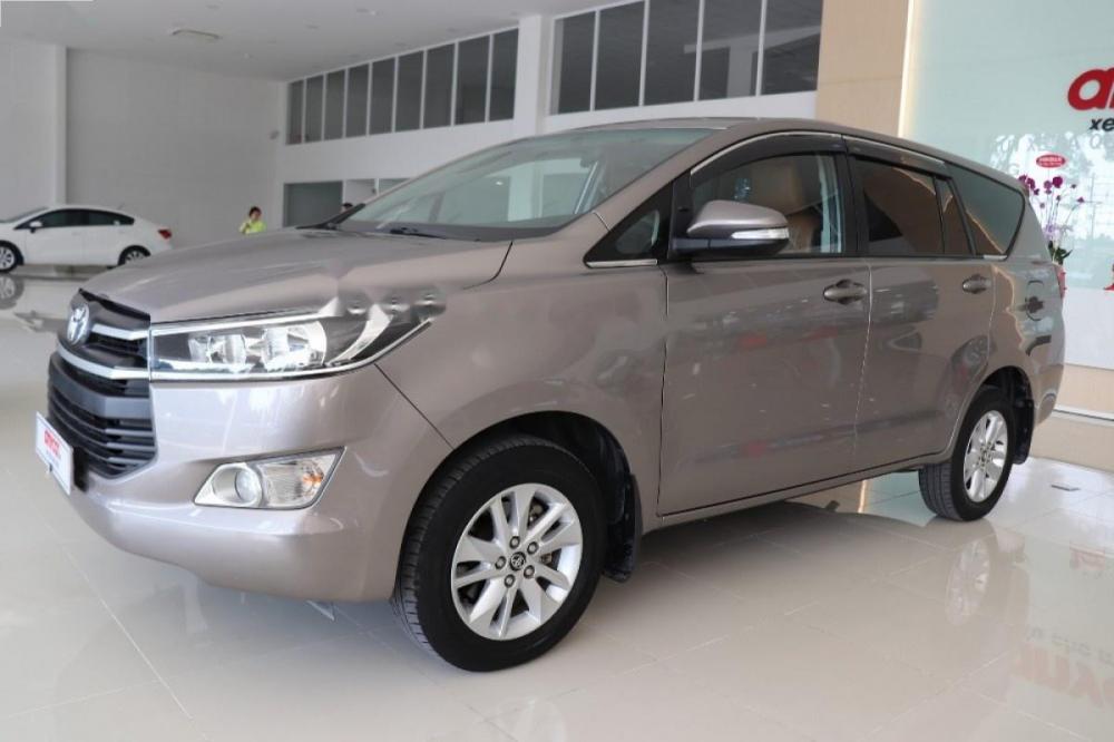 Toyota Innova E 2017 - Bán ô tô Toyota Innova E đời 2017 số sàn