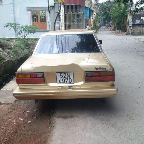 Toyota Cressida 1981 - Bán xe Toyota Cressida đời 1981, màu vàng cát