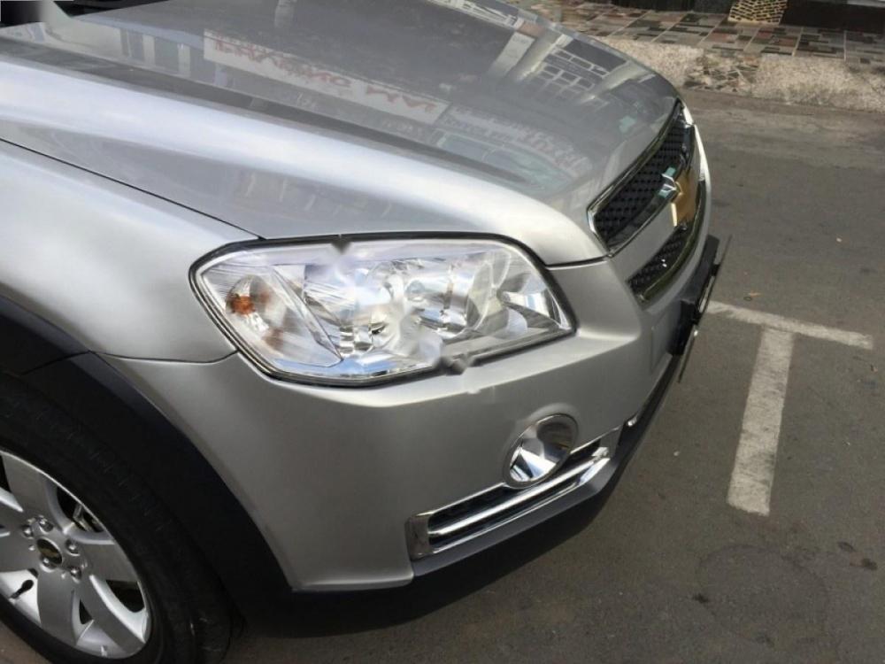 Chevrolet Captiva LT 2010 - Cần bán xe Chevrolet Captiva LT sản xuất 2010, màu bạc, giá chỉ 365 triệu