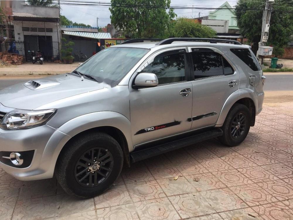 Toyota Fortuner 2016 - Bán xe Toyota Fortuner sản xuất năm 2016, màu bạc còn mới giá cạnh tranh