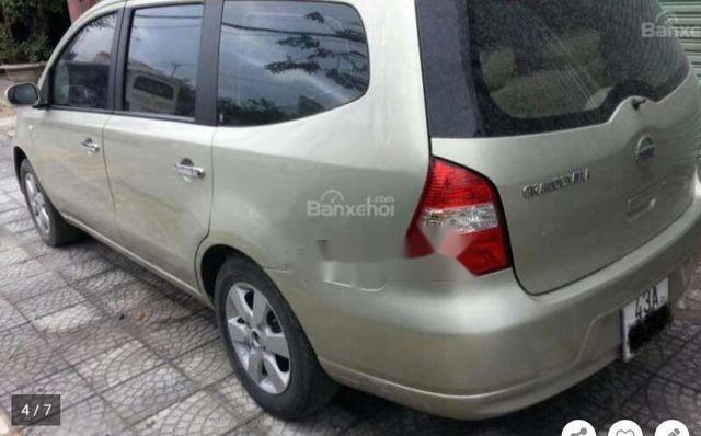 Nissan Grand livina 2011 - Bán Nissan Grand livina 2011, màu bạc, giá tốt