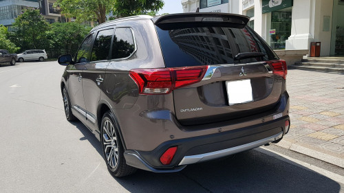 Mitsubishi Outlander Sport  2.4 AT  2018 - Bán ô tô Mitsubishi Outlander Sport 2.4 AT đời 2018, màu nâu