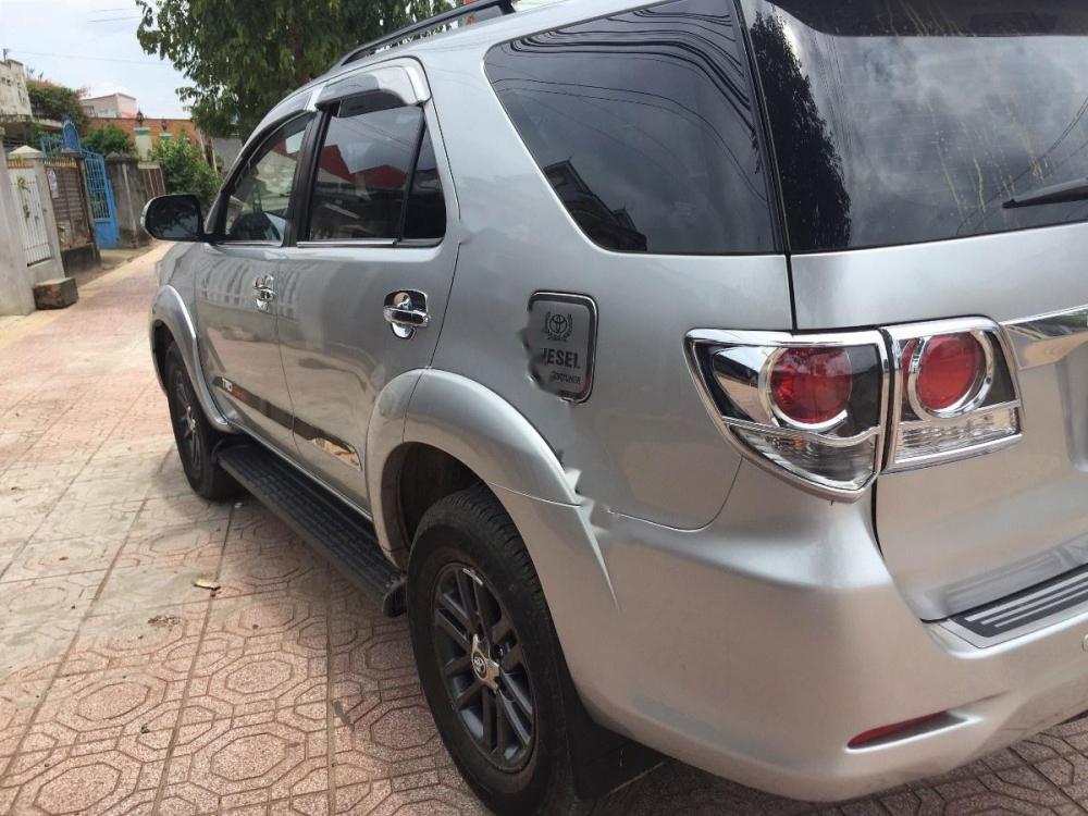 Toyota Fortuner 2016 - Bán xe Toyota Fortuner sản xuất năm 2016, màu bạc còn mới giá cạnh tranh