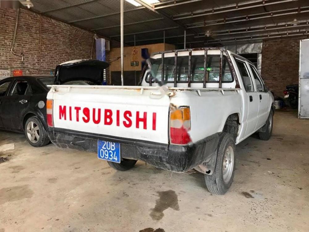 Mitsubishi L200 2.5L 4x4 MT 1996 - Bán Mitsubishi L200 2.5L 4x4 MT sản xuất 1996, màu trắng, xe nhập 